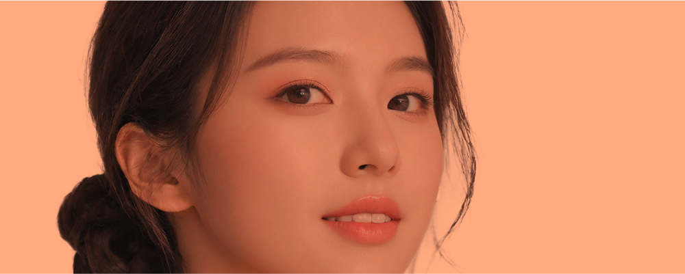 균형 잡힌 코와 인중 라인을 표현한 여성 이미지