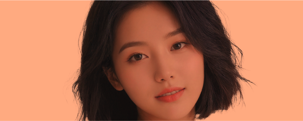 자연스럽고 세련된 코 라인을 표현한 여성 이미지