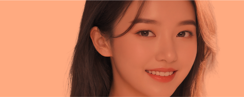 자연스럽고 세련된 코 라인을 표현한 여성 이미지