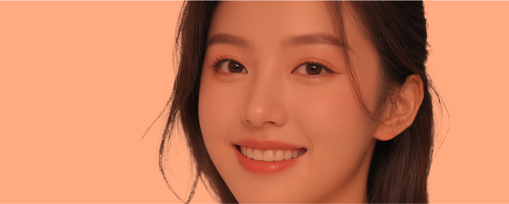 자연스럽고 세련된 코 라인을 표현한 여성 이미지