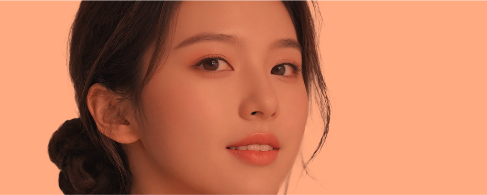 균형 잡힌 코와 인중 라인을 표현한 여성 이미지